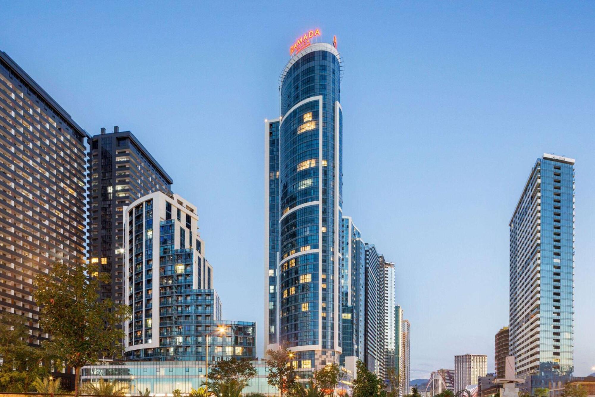 Ramada Plaza By Wyndham Batumi & Casino Hotel Kültér fotó The hotel in 2016