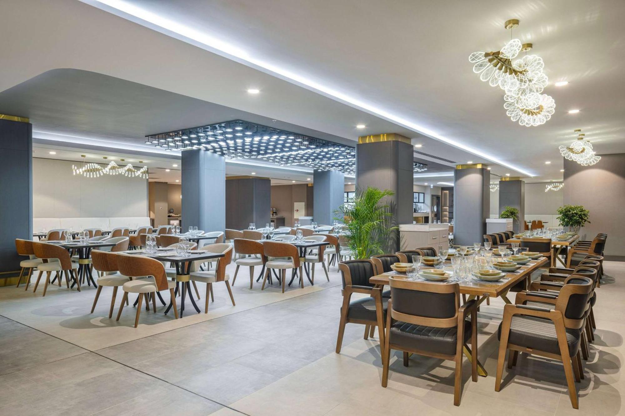 Ramada Plaza By Wyndham Batumi & Casino Hotel Kültér fotó The restaurant