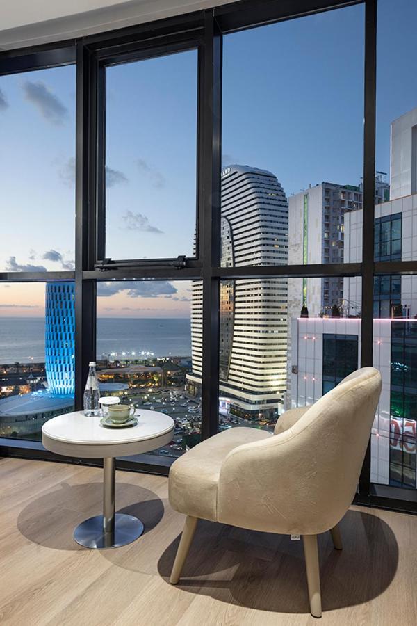 Ramada Plaza By Wyndham Batumi & Casino Hotel Kültér fotó View from a suite